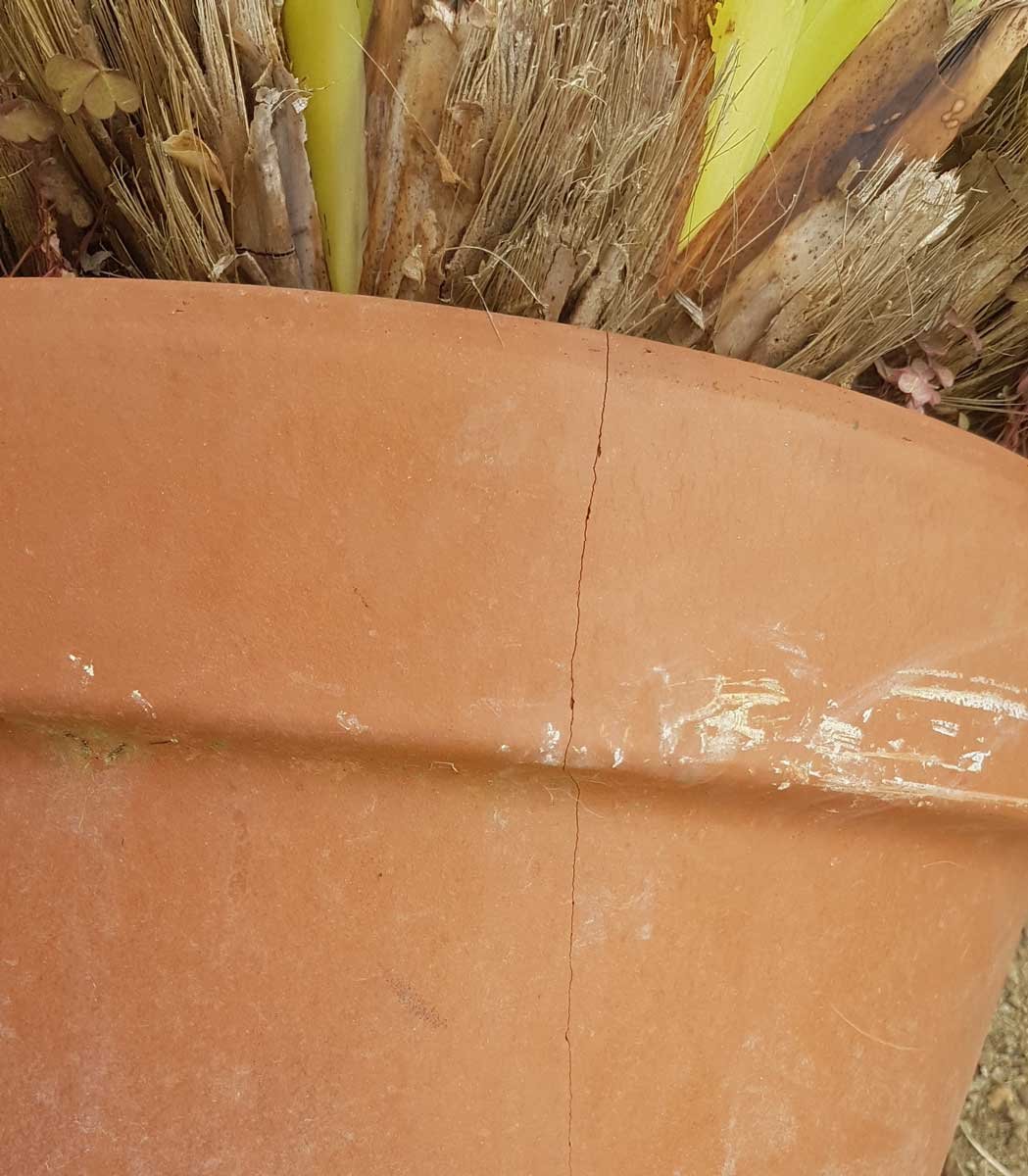 Hairline crack in the large pot