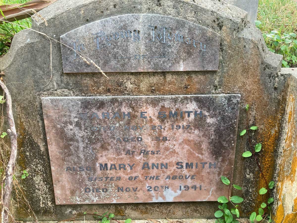 Headstone of Sarah Elizabeth Smith and Mary Jane (Polly) Smith