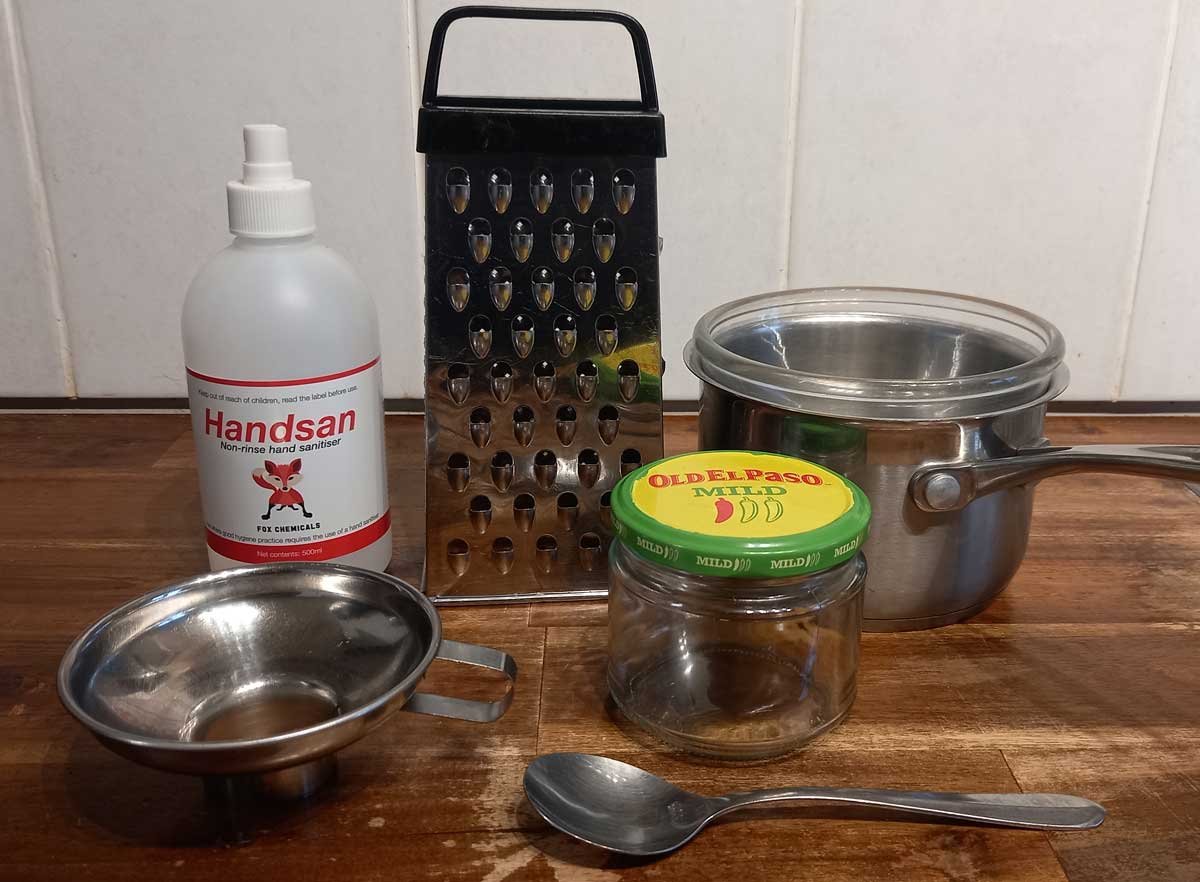 Equipment for making pruning paste at home.