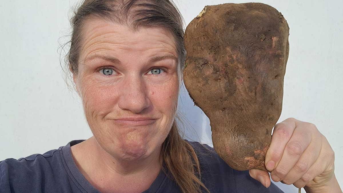 A selfie of Kat and the 1.5 kilogram kumara she harvested in 2026.