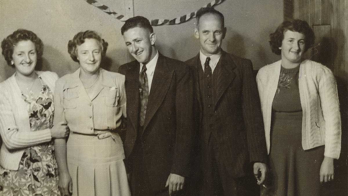 Jean Tait (nee Warman), Tot Retter (nee Schaeffer), John Warman, Jack Retter, and Shirley Fulton (nee Warman), circa 1950s.